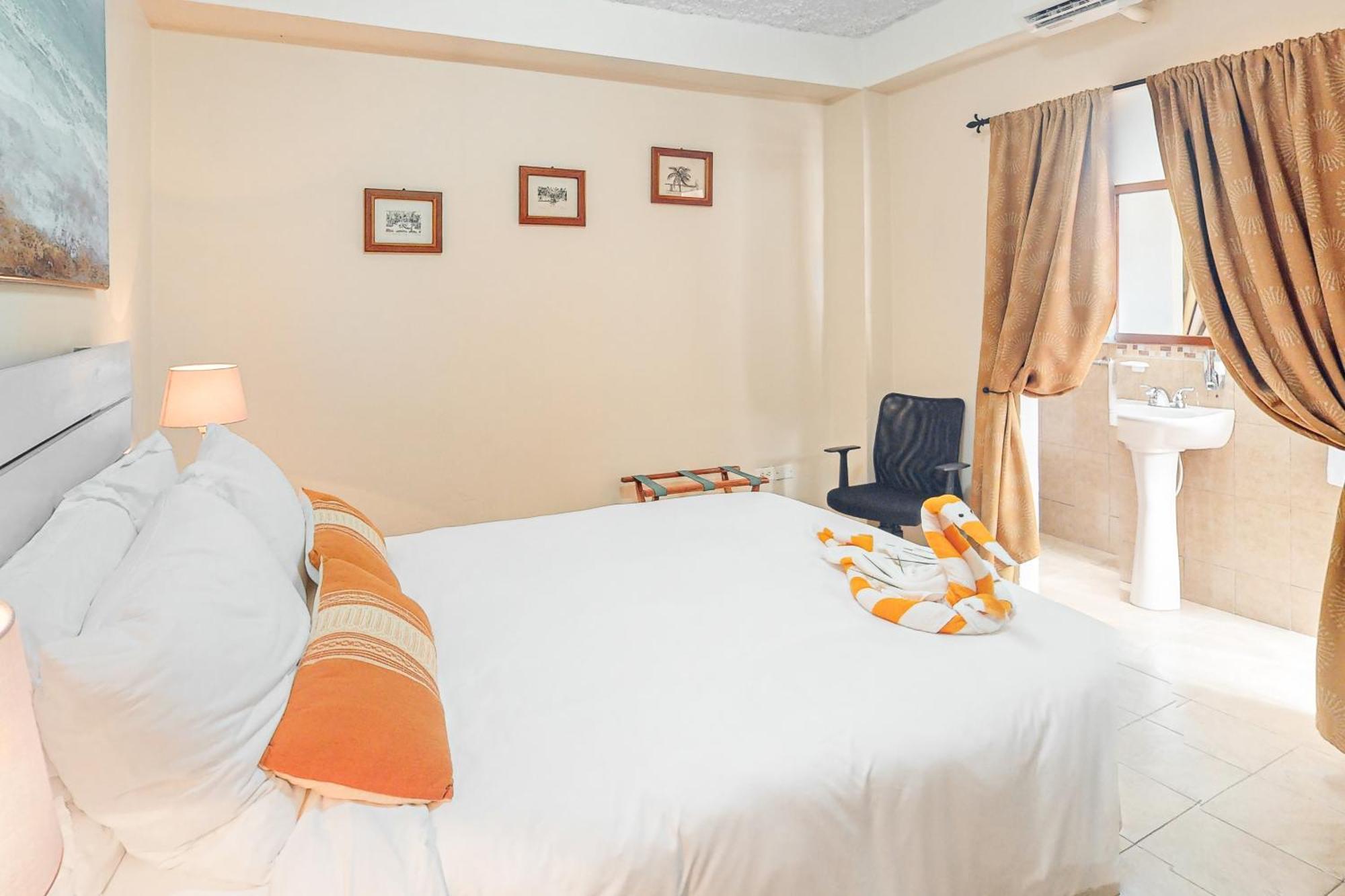 Hummingbird Home Suites San Pedro  Kamer foto